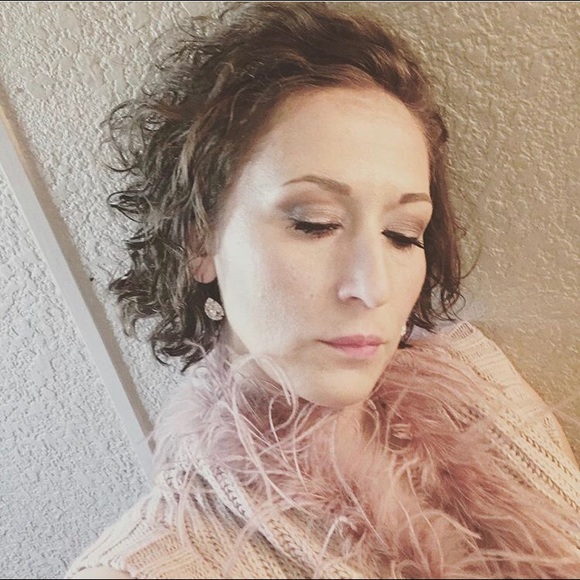 Meet your Posher, Kelly - Picture 2 of 3